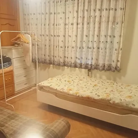 Spacious 2 Bedroom 1 Living And Dining 1 Sitting 1 Bath Apartment
