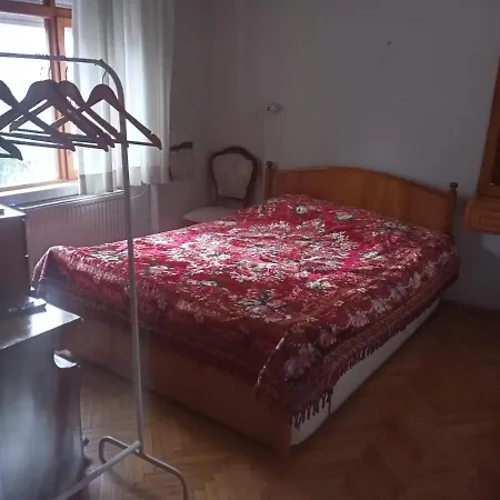 Spacious 2 Bedroom 1 Living And Dining 1 Sitting 1 Bath *