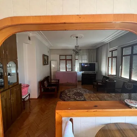 Spacious 2 Bedroom 1 Living And Dining 1 Sitting 1 Bath *