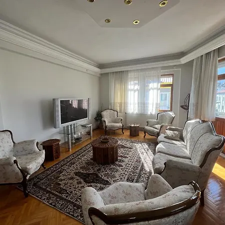 Spacious 2 Bedroom 1 Living And Dining 1 Sitting 1 Bath