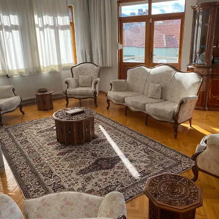 Spacious 2 Bedroom 1 Living And Dining 1 Sitting 1 Bath *