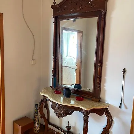 Spacious 2 Bedroom 1 Living And Dining 1 Sitting 1 Bath Apartment