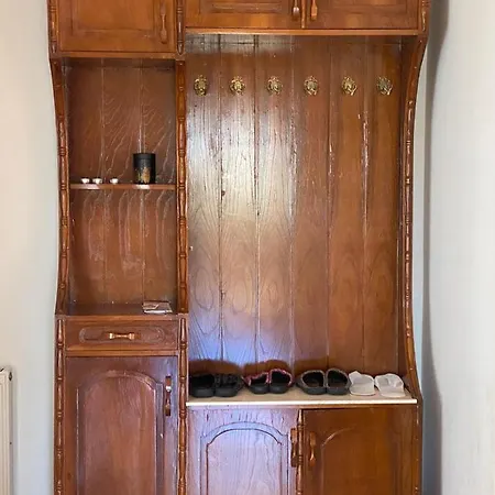 Spacious 2 Bedroom 1 Living And Dining 1 Sitting 1 Bath Apartment
