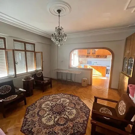 Spacious 2 Bedroom 1 Living And Dining 1 Sitting 1 Bath فتحية