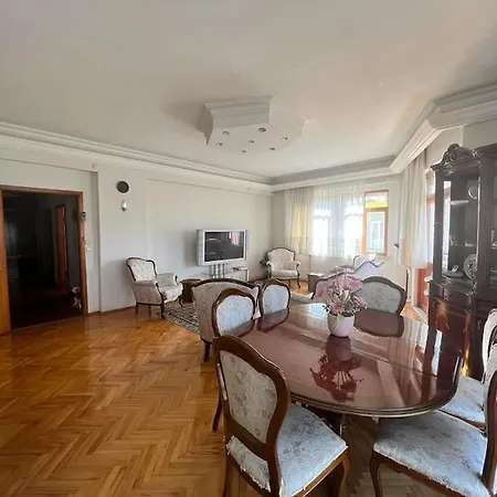 Spacious 2 Bedroom 1 Living And Dining 1 Sitting 1 Bath فتحية