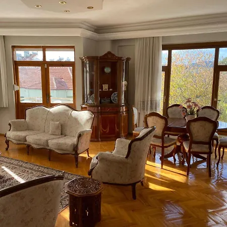 Spacious 2 Bedroom 1 Living And Dining 1 Sitting 1 Bath